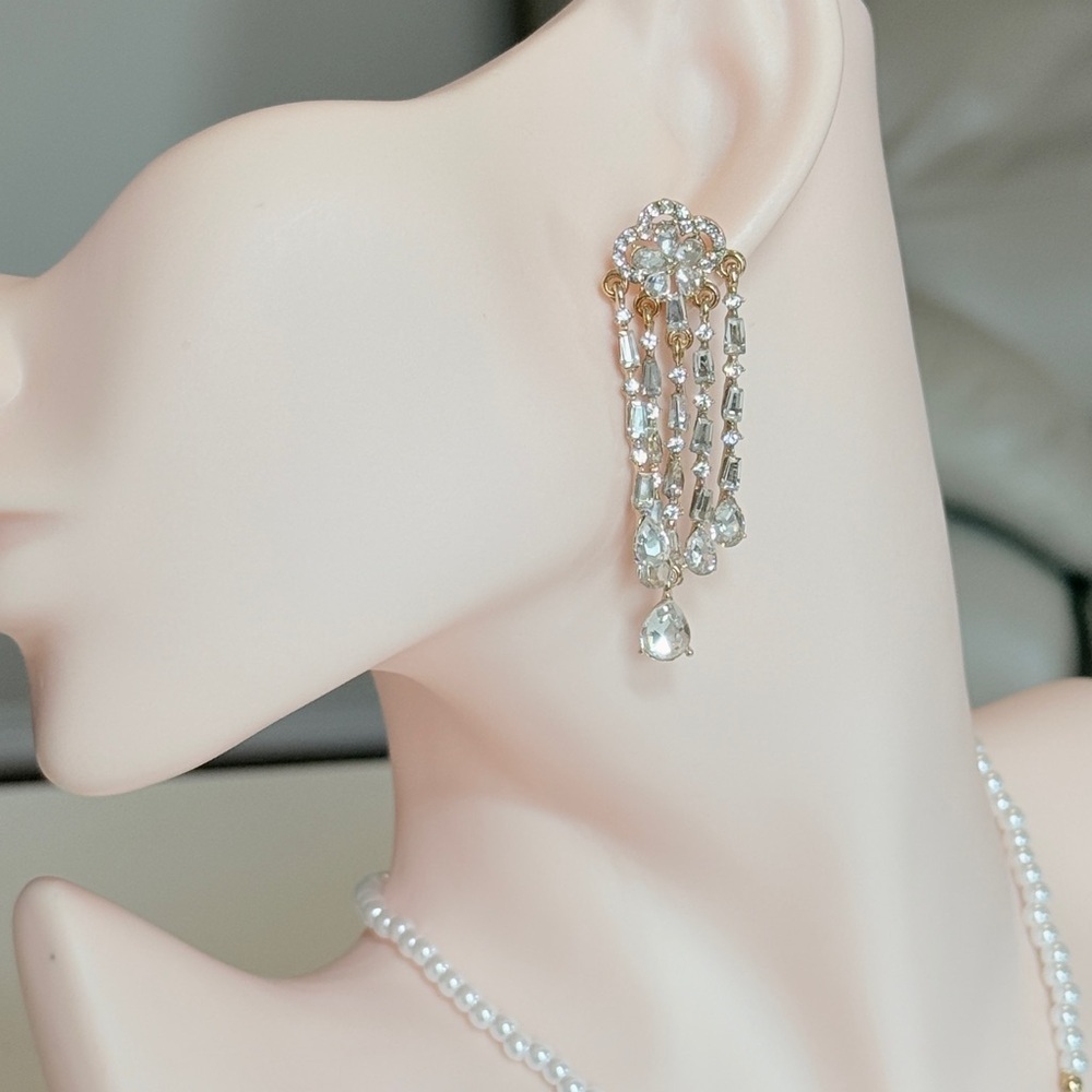 ⚜️ Elegant Gold and Silver Dangle Earrings - Picture 3 of 8